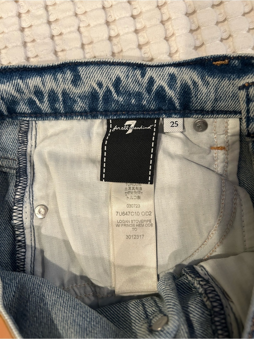 7 For All Mankind Logan Stovepipe W/Fringe - Picture 5 of 5